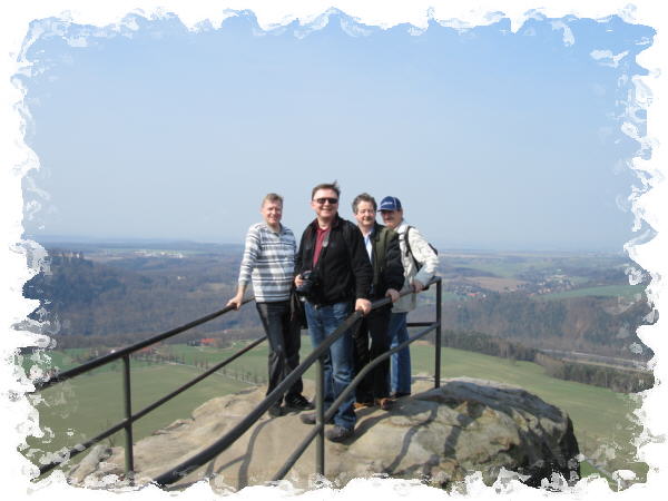 auf dem Lilienstein, links in der Ferne zu erahnen die Festung Königstein